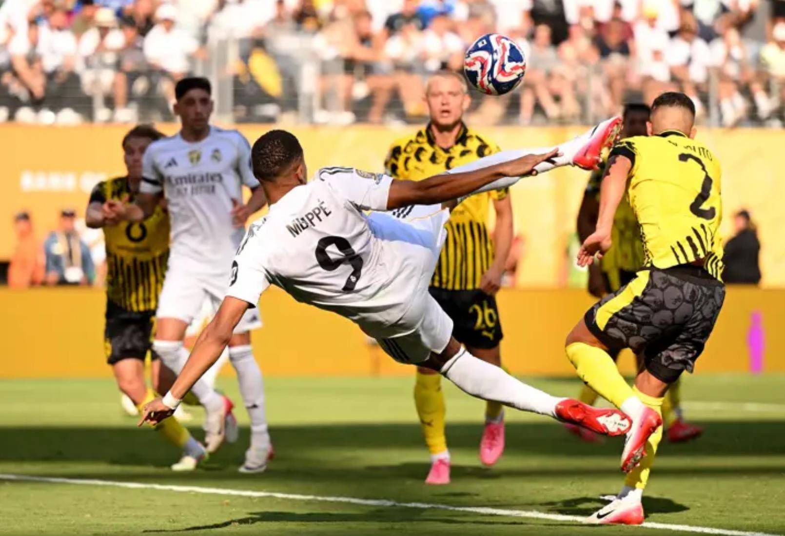 关于斯图加特训练开放日，加时末段战术微调引欢呼，法国杯在即，训练强度明显提升的信息