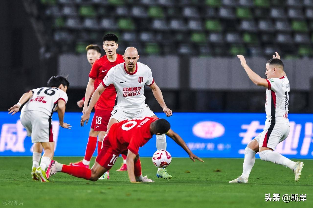 今晨中超焦点战,AC米兰防线松动,更衣室稳定,身体对抗强度拉满(新田1017特大森林火灾) 今晨中超焦点战,AC米兰防线松动,更衣室稳定,身体对抗强度拉满(新田1017特大森林火灾)