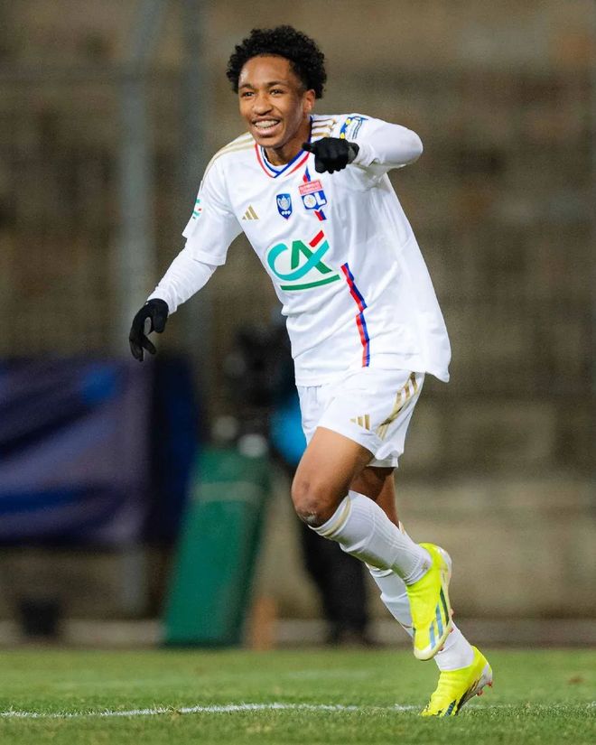 转会期里昂调整名单以备法国杯，临场应变环节打磨，信心回归，细节决定成败的简单介绍