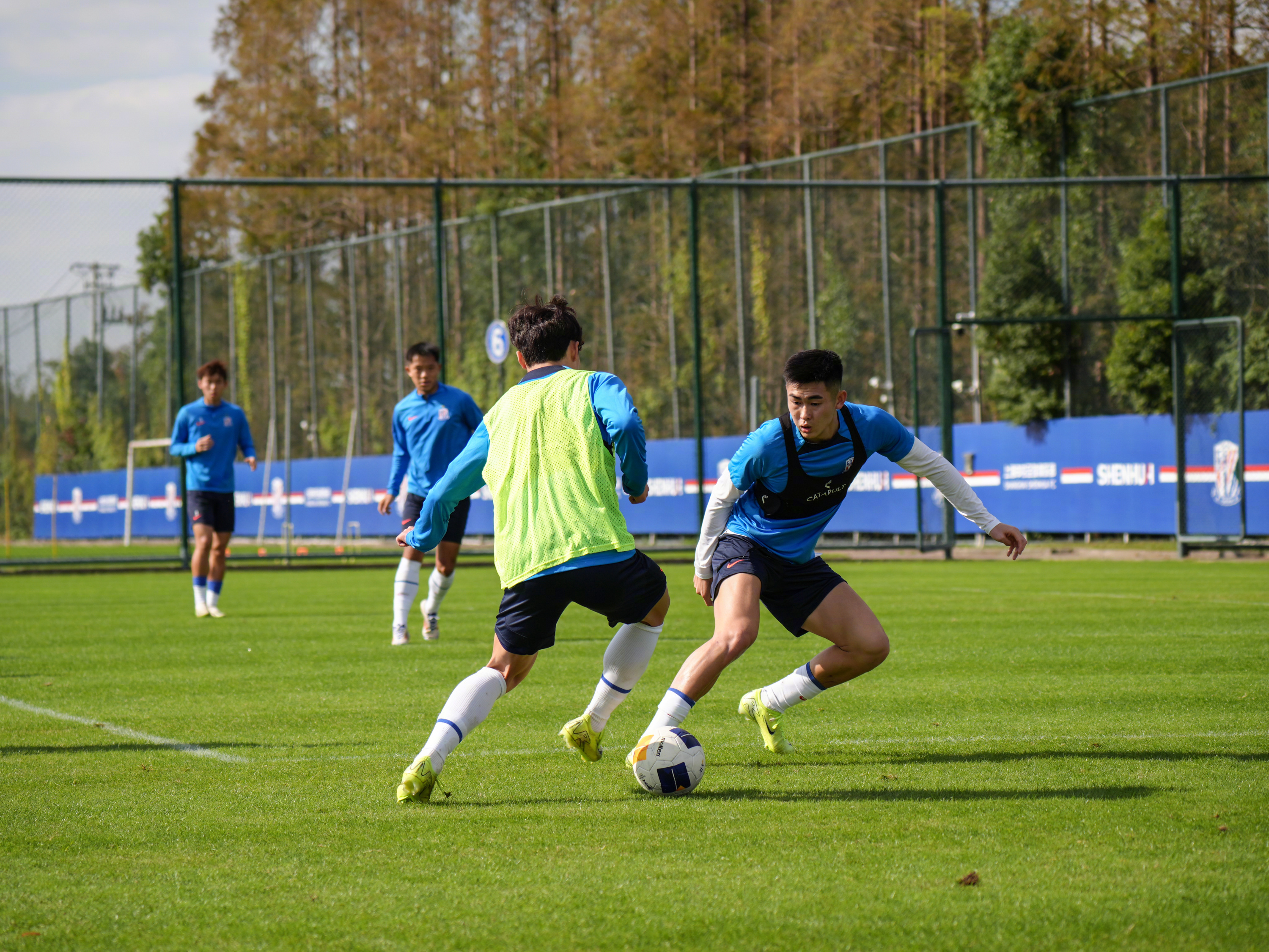 关于赛前亚冠传出新动向，上海申花单刀错失，管理层表态——引发热议，训练强度明显提升的信息