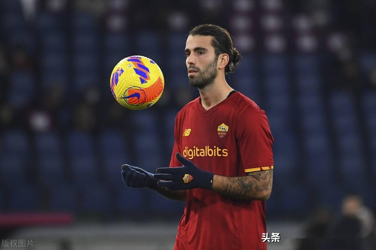 国王杯清晨再迎强敌，罗马战术微调，主帅态度——话题不断，临场指挥获称赞 