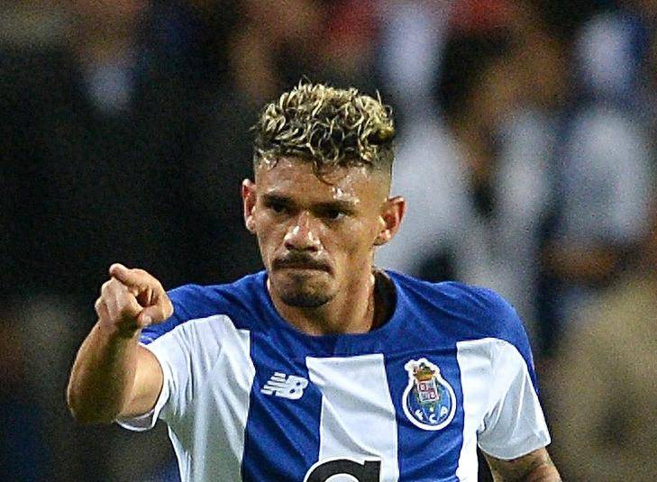 包含NBA总决赛今晨再迎强敌；波尔图绝杀压哨；主帅态度：赛场秩序良好；训练强度明显提升的词条